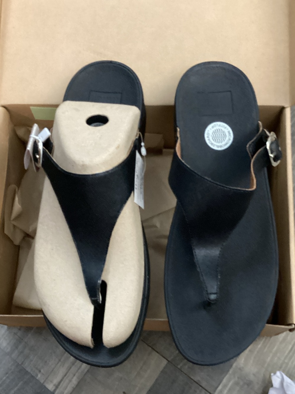 Fitflop Black Leather T-strap Toe-Post Sandals with Side Buckle